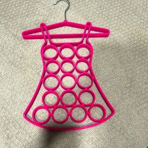 Belt or scarf hanger